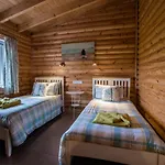 Teal - Nordic Log With Private Hot Tub *
