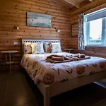 Teal - Nordic Log With Private Hot Tub Feriehus