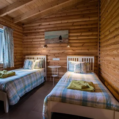 Teal - Nordic Log With Private Hot Tub *