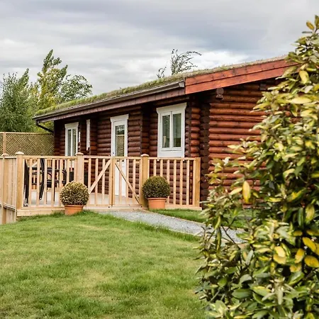 Teal - Nordic Log With Private Hot Tub