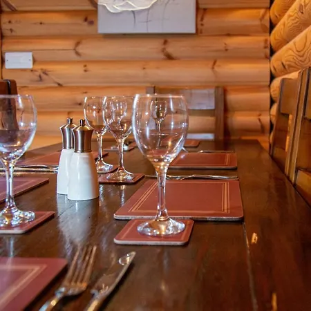 Teal - Nordic Log With Private Hot Tub Selby