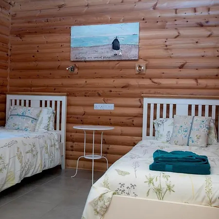 Teal - Nordic Log With Private Hot Tub *