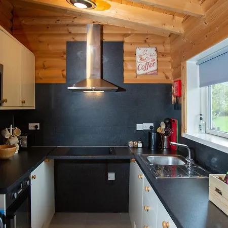 Teal - Nordic Log With Private Hot Tub *